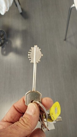 Llave de gorjas obsoleta,completamente violable